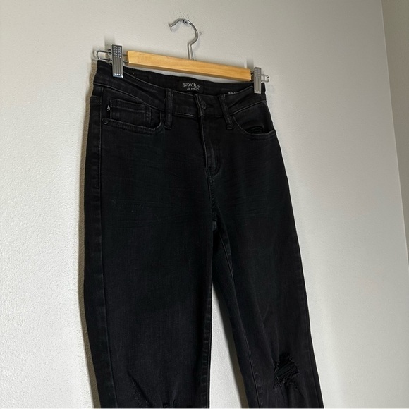 Judy Blue Lola Tapered Leg Black Jeans Distressed Knees Raw Hem Size 24 Women’s - Picture 4 of 11